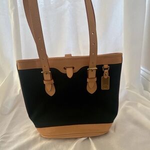 Dooney & Bourke Dark Green Tan Tote Bag Dual Handles Gold Hardware Buckle Logo